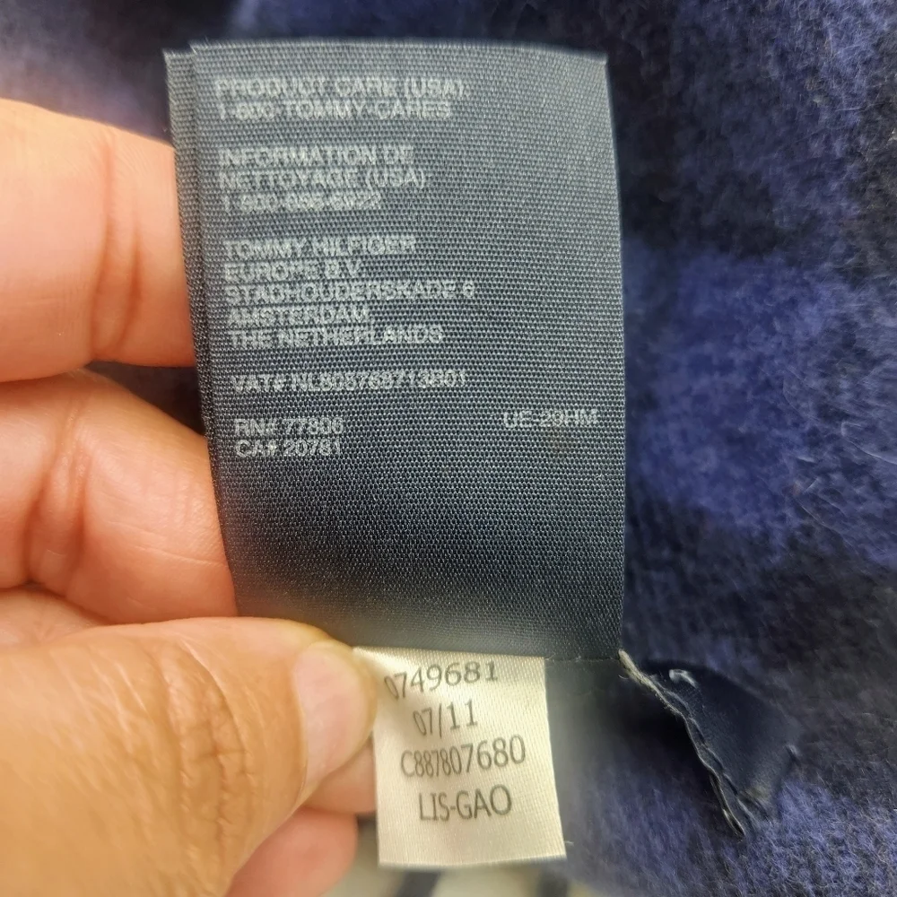 Tommy Hilfiger Unisex Shire Buffalo Check Wool Blend Navy And Black Long Scarf
